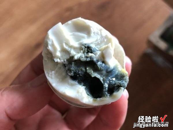 臭鸡蛋这样腌制，闻着臭吃着香，教你配方和顺序，比臭豆腐还好吃