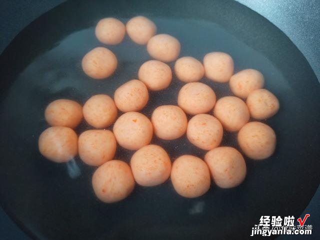 用糯米粉可做哪些美食?教你一个新吃法,软糯香甜,比汤圆还好吃