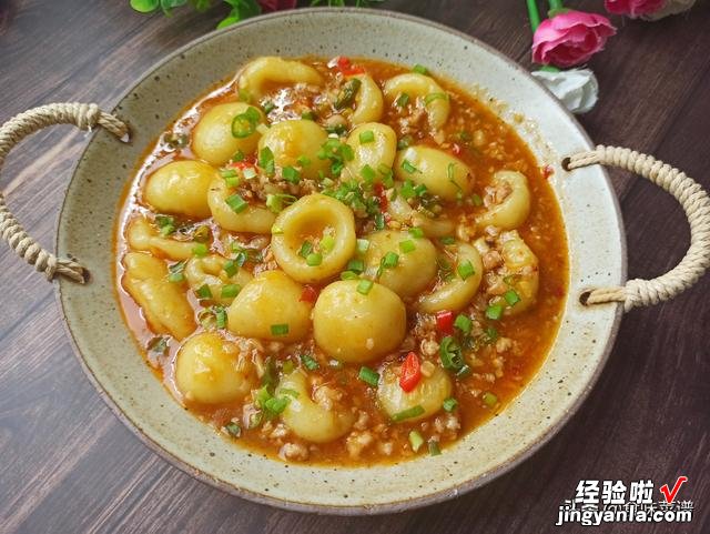 土豆怎么吃才健康?试一试这做法,口感爽滑有嚼劲,比土豆粉还香