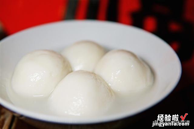 元宵和汤圆是一个东西吗?下锅煮时,用凉水还是热水,为什么?