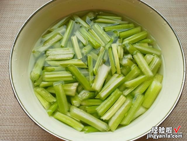 黑木耳营养很丰富，搭配什么菜好吃呢？厨师长教您，营养又下饭