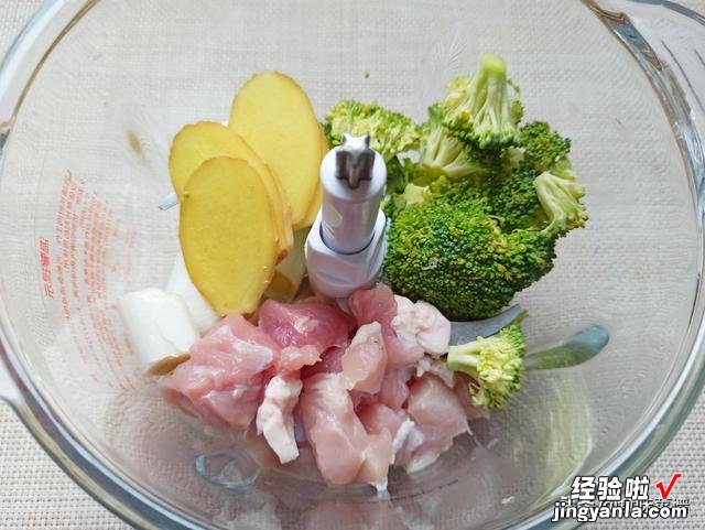 豆皮卷肉的家常做法，三两下搞定，口感鲜香味道好，孩子抢着吃