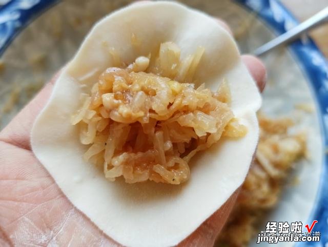 萝卜馅做饺子，需要焯水吗？原来这么多讲究，做对了美味不失营养