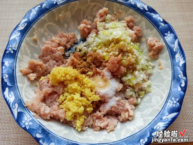 萝卜馅做饺子，需要焯水吗？原来这么多讲究，做对了美味不失营养