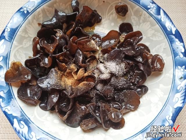 1把木耳1个鸡蛋,教你地道的私房菜,出锅焦香酥脆,下酒又下饭