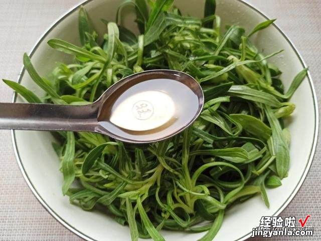 冬季别忽略这个野菜，上锅蒸一蒸，鲜嫩营养又入味，大城市吃不到