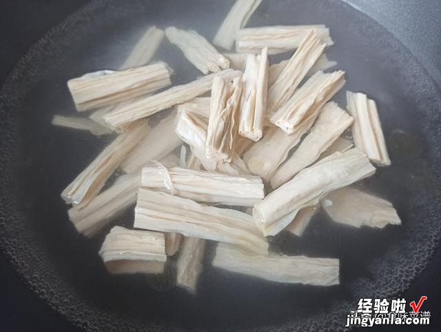 饭店的凉拌腐竹为什么好吃？记住关键点，清脆爽口，一大盆不够吃