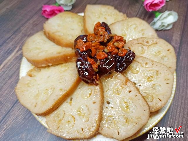 莲藕别只会炒着吃,教你一道新吃法,香甜软糯,为年夜饭添道硬菜
