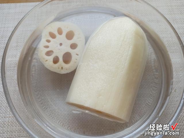 莲藕别只会炒着吃,教你一道新吃法,香甜软糯,为年夜饭添道硬菜