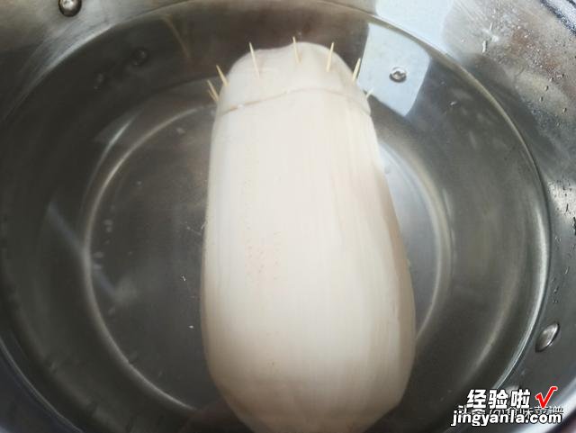 莲藕别只会炒着吃,教你一道新吃法,香甜软糯,为年夜饭添道硬菜