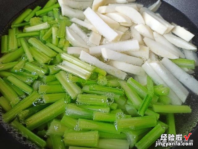 家庭自制腌萝卜,好吃又开胃,做法简单,牢记比例,放三个月不坏