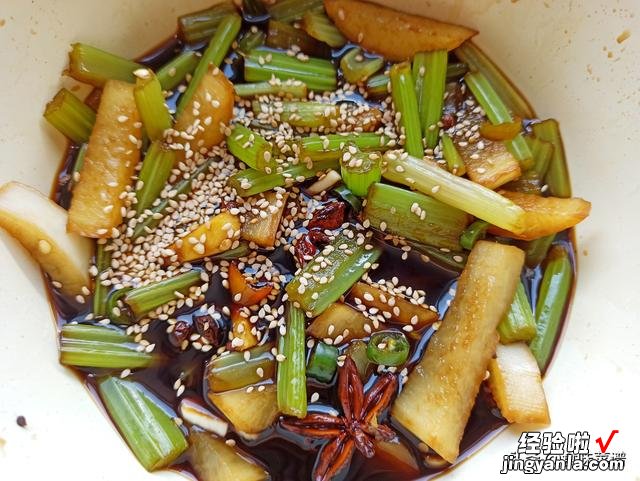 家庭自制腌萝卜,好吃又开胃,做法简单,牢记比例,放三个月不坏