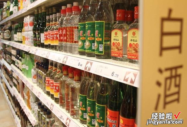 买白酒 小心”暗藏玄机“，可能你被骗还在说谢谢，身边多人中招