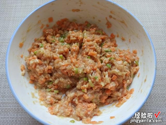春节家宴做一道香菇酿肉,鲜嫩营养又入味,做法简单,上桌全是赞