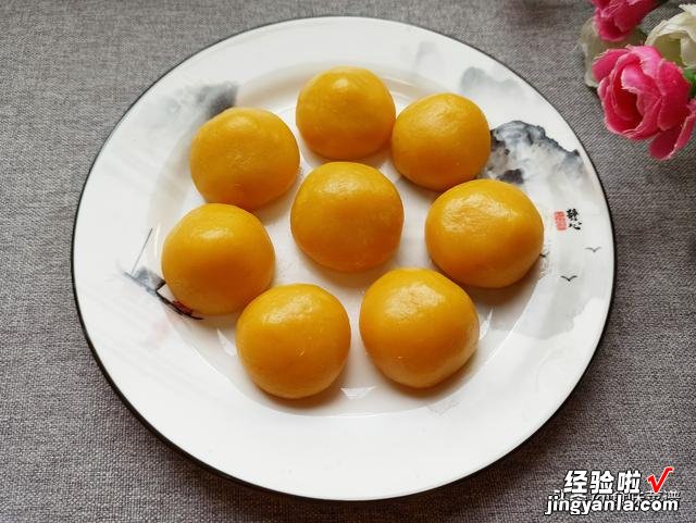 好吃的红薯丸子做法，不煮也不炸，香甜软糯不油腻，刚上桌就抢光