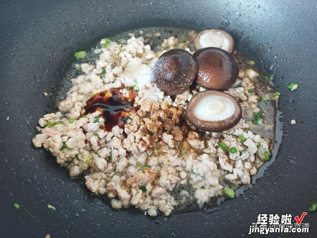 西兰花和香菇这样做,增强免疫力少生病,香味浓郁,每周必点一次