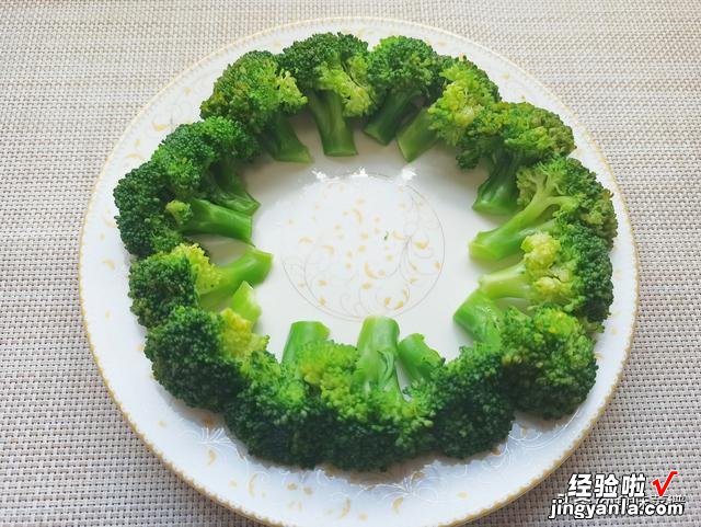 西兰花和香菇这样做,增强免疫力少生病,香味浓郁,每周必点一次