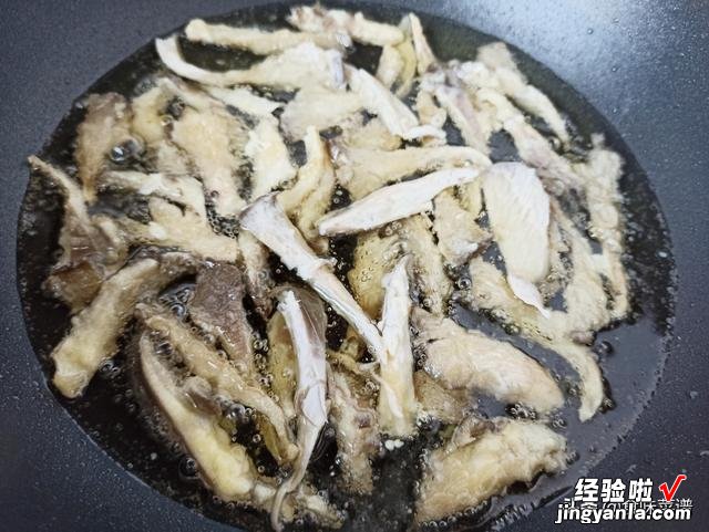 饭店的炸蘑菇为啥好吃?记住3个小技巧,出锅酥脆可口,还不油腻