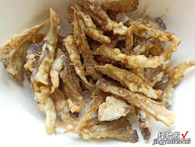 饭店的炸蘑菇为啥好吃?记住3个小技巧,出锅酥脆可口,还不油腻