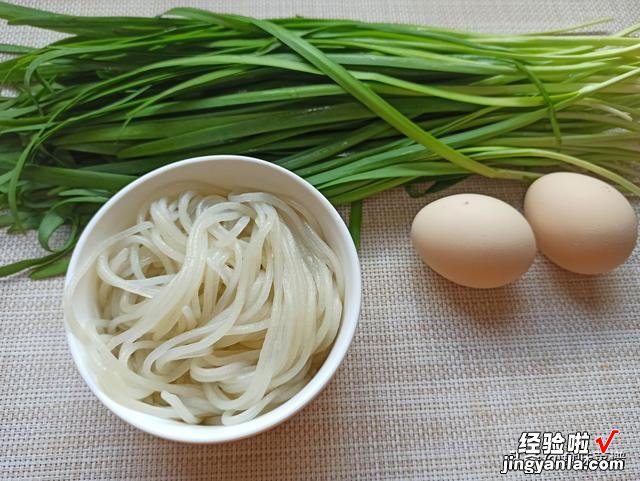 最快速的韭菜鸡蛋饼做法，筷子搅一搅，5分钟出锅，轻松解决早餐