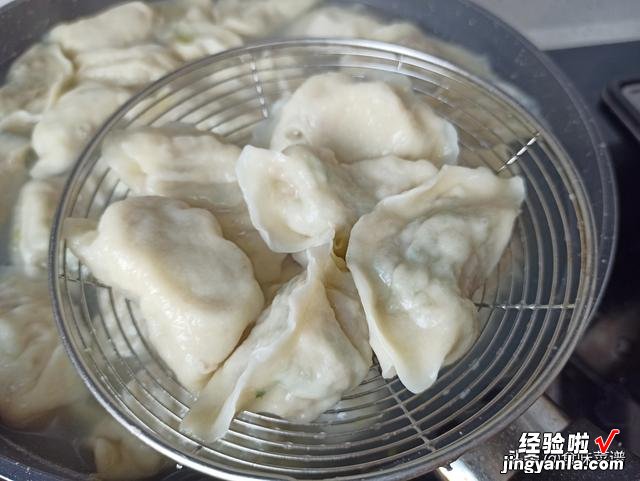 包饺子萝卜要不要焯水?原来这个还有讲究,做对了鲜嫩营养又入味