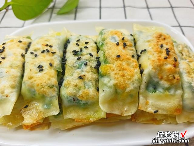 这样做菜卷最好吃，卷一卷就上锅，薄皮大馅，咬一口鲜嫩多汁入味