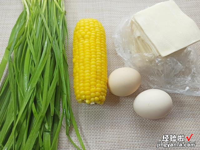 这样做菜卷最好吃，卷一卷就上锅，薄皮大馅，咬一口鲜嫩多汁入味