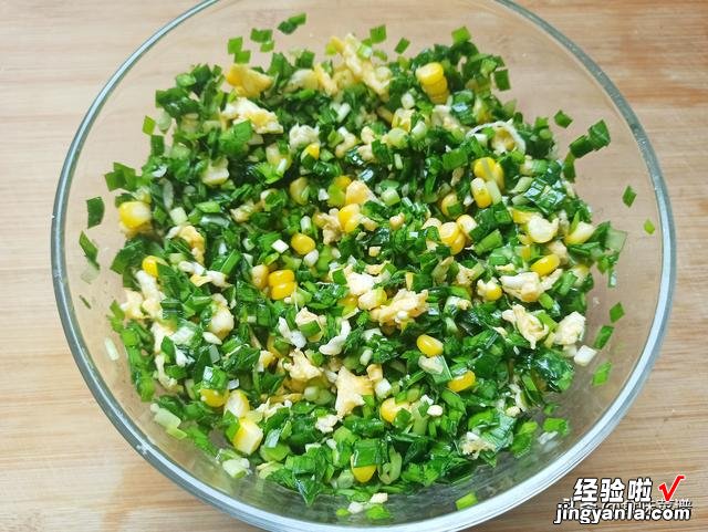 这样做菜卷最好吃，卷一卷就上锅，薄皮大馅，咬一口鲜嫩多汁入味