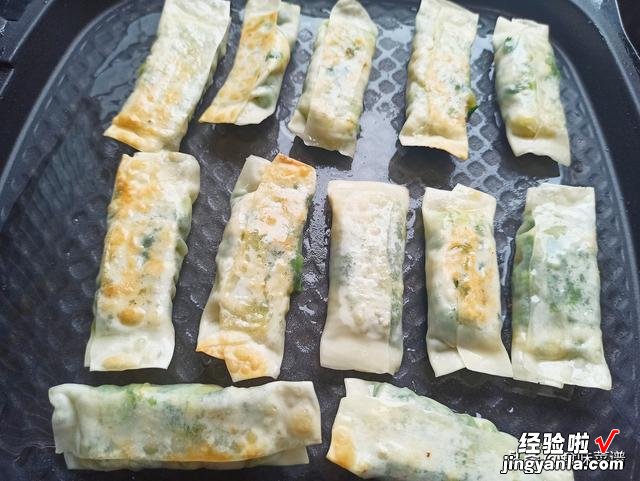 这样做菜卷最好吃，卷一卷就上锅，薄皮大馅，咬一口鲜嫩多汁入味