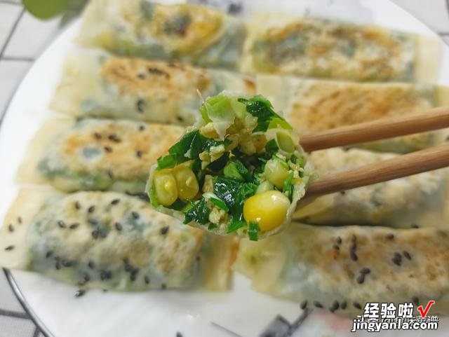 这样做菜卷最好吃，卷一卷就上锅，薄皮大馅，咬一口鲜嫩多汁入味