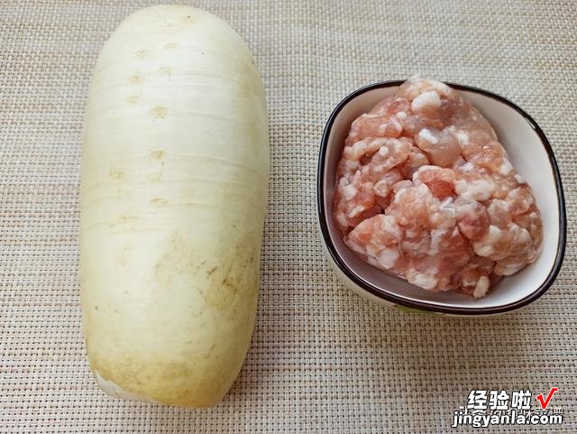 冬至吃饺子的季节到了,教你秘制萝卜馅,鲜嫩多汁,一次3盘不够