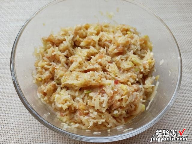 冬至吃饺子的季节到了,教你秘制萝卜馅,鲜嫩多汁,一次3盘不够