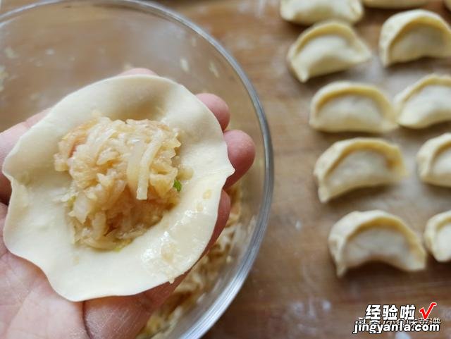 冬至吃饺子的季节到了,教你秘制萝卜馅,鲜嫩多汁,一次3盘不够