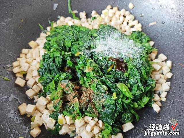 1把菠菜，1斤豆腐，教你做快手馅饼，外酥里软，个个馅大皮薄