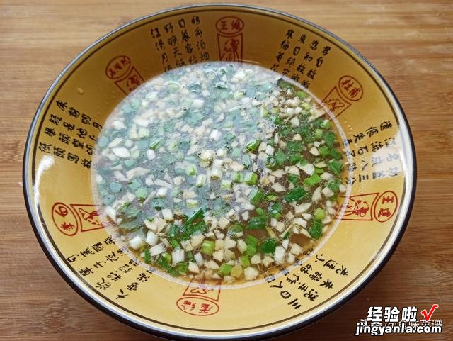 1把面条2根小葱,教你传统的葱油面做法,汤汁鲜美,比面馆的好吃