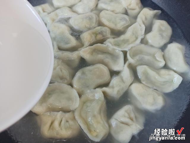 冬至吃饺子就选这馅,浑身都是宝,出锅香味浓郁,皮薄馅大又解馋