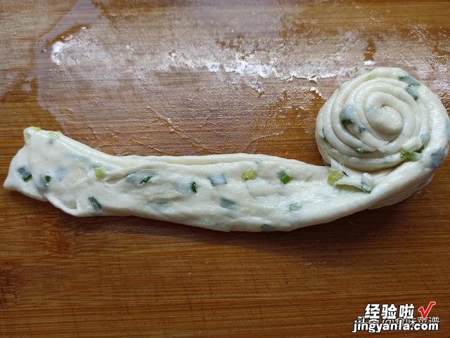 葱花饼怎么做才酥脆可口？原来和面有技巧，做对了比手抓饼还好吃