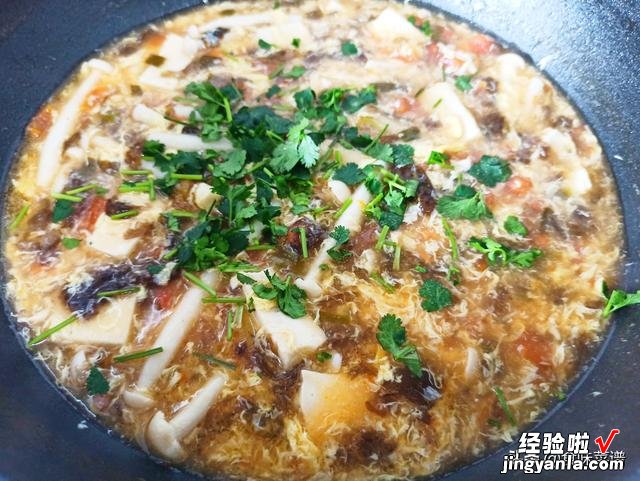 白玉菇豆腐汤的家常做法，味道鲜美，营养丰富，孩子常喝增强体质