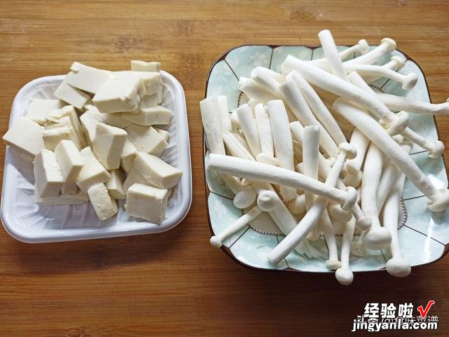 白玉菇豆腐汤的家常做法，味道鲜美，营养丰富，孩子常喝增强体质