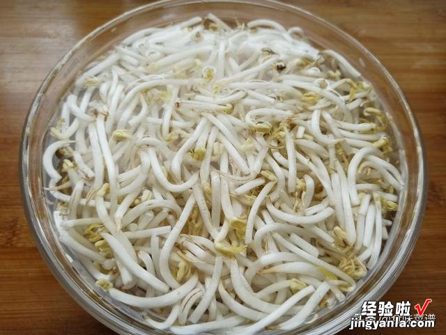 一斤豆芽半根胡萝卜，5分钟就能上桌，美容减肥，鲜嫩营养又入味