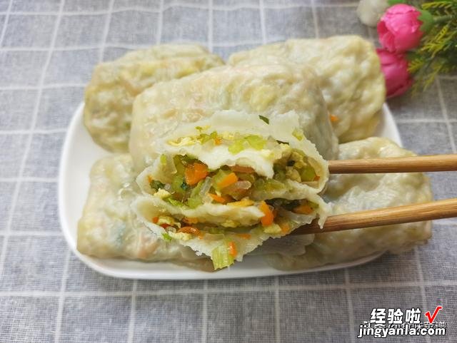 胡萝卜加芹菜的做法火了,三两下做成菜卷,鲜嫩美味,每次都吃撑