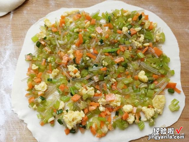 胡萝卜加芹菜的做法火了,三两下做成菜卷,鲜嫩美味,每次都吃撑