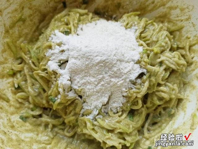 天冷了，多给家人这样吃萝卜，外酥里嫩，营养美味又解馋，好香啊