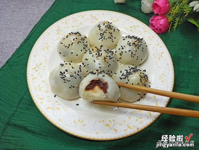 糯米面加豆沙的做法火了,开水一烫,香甜软糯,闺女儿子都说好吃