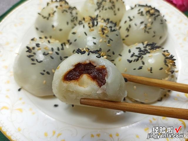 糯米面加豆沙的做法火了,开水一烫,香甜软糯,闺女儿子都说好吃