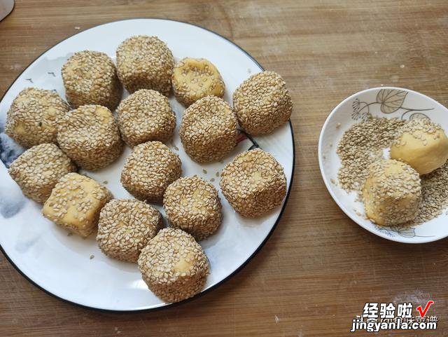 冬季多吃红薯，打入2个鸡蛋，外酥里软，比麻团还好吃，一看就会