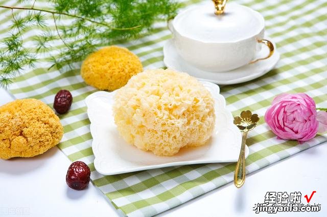 1个银耳做了2道家常菜,热菜凉菜都有,鲜香微辣又下饭又下酒