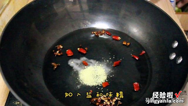 1个银耳做了2道家常菜,热菜凉菜都有,鲜香微辣又下饭又下酒