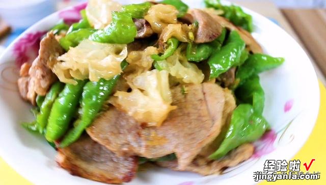 1个银耳做了2道家常菜,热菜凉菜都有,鲜香微辣又下饭又下酒