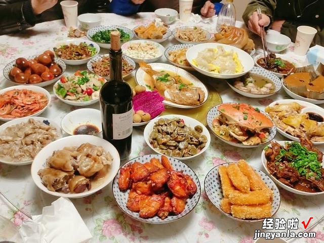 6家年夜饭大比拼，有热有凉荤素搭配，色香味美，有你家丰盛吗？